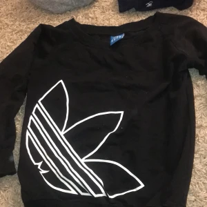 Adidaströja - Addisaströja i storlek s, köparen står för frakten!