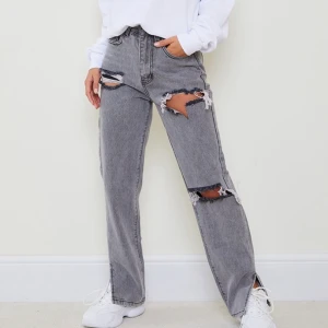 Gråa jeans -petite - Superfina helt oanvända jeans från PLT petite avdelningen. Endast testade storlek 34, säljer pga för små.