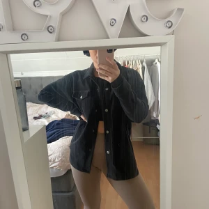 Overshirt - Säljer nu denna overshirt från nelly! Använd 1 gång☺️