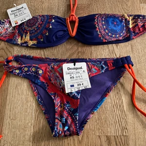 Desigual bikini XS - Oanvänd med prislappar kvar. Lägger upp den här för att kolla intresset. Kommer inte att skänka bort den. Så buda om du är intresserad. Säljer till den som är mest intresserad. 