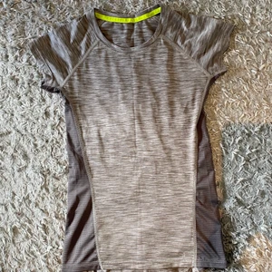 Träningströja - Träningströja i storlek S.