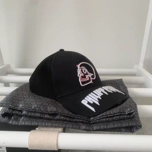 Philipp plein keps - PP keps, one size, väldigt bra skick, dustbag är medföljande!