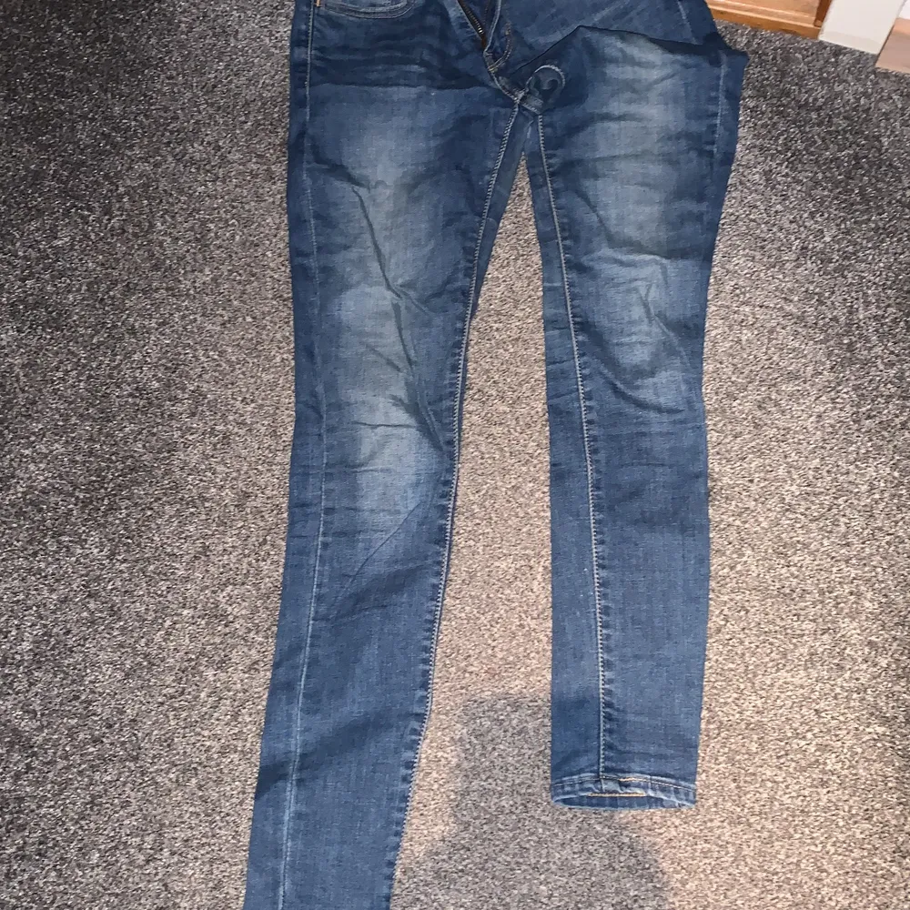 Superfina levis jeans i fint skick! W25 💕 Bjuder frakt. Jeans & Byxor.