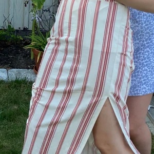 Kjol - Lång kjol från Gina, denna + ett par tajts är perrfa till höstvädret 