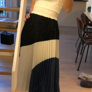 Colourful plissee skirt - Blue black and white plissee skirt from H&M perfect for summer .. worn a few times only 💕