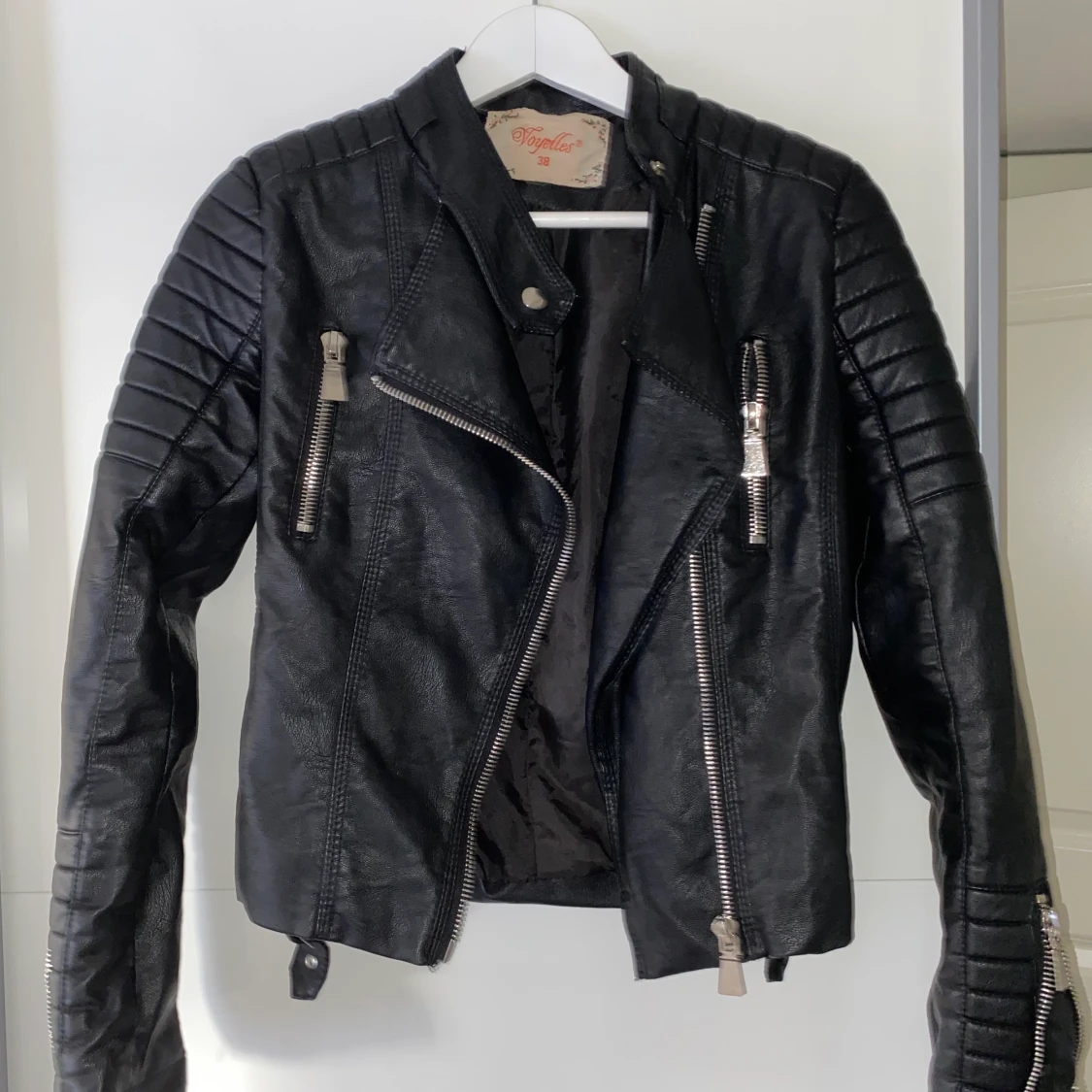 Skinnjacka från Chiquelle  - 90