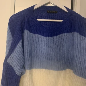 Stickad tröja  - Superfin randig stickad tröja från zaful. Knappt använd. Köparen står för frakten 