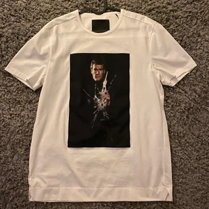 Limitato T-shirt storlek M.  - Jätte bra skick använt den 1 gång. Pris kan diskuteras 