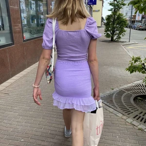 Matchande lila set - Det är en cubus överdel och en bikbok underdel, endast använt två gånger, tvättat utan defekter! Dom kostar 200 som ett sätt vilket är hur jag använde det och 105 för dom separat kjolen är s och överdelen är xs jag är storlek s normalt sätt och jag är 179 cm och båda passar utmärkt! Överdelen sitter en aning tight men eftersom det är stretch gör det inget!!💁🏼‍♀️💜🥳🦄