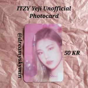 ITZY Yeji Unofficial Photocard - Unofficial Photocard på Yeji från ITZY. Gratis frakt och freebies ingår i köpet. Kostar bara 50 KR. Kontakta mig om du är sugen på att köpa.