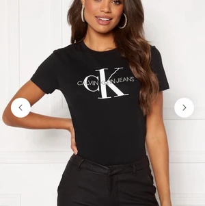 Calvin Klein t-shirt - Äkta Calvin Klein t-shirt  •Använt 2-3ggr  •Storlek S •349kr + frakt 📦  •Säljs på grund av den inte kommer till användning.