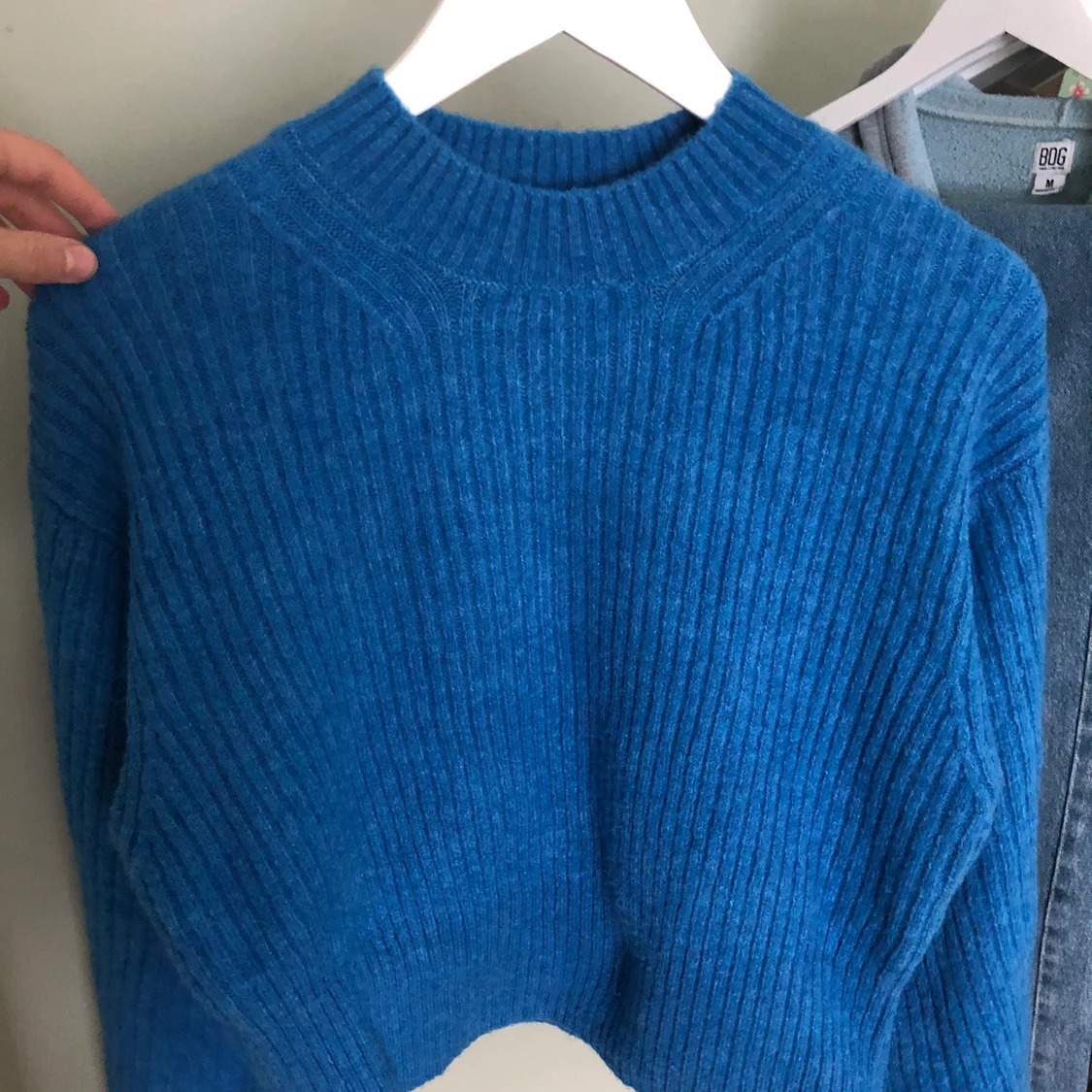 Blå stickad tröja