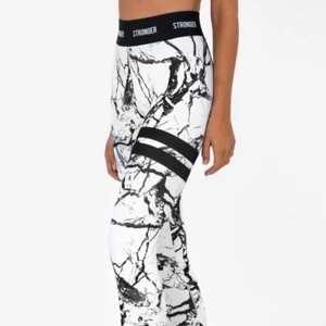 Stronger träningstights - Säljer mina stronger träningstights då dem inte kommer till användning längre.. 🤍 bud: 200