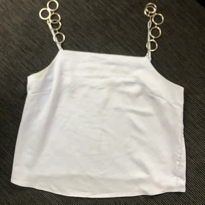 ljusblå topp med unika kedjeband STRL 34 - möts upp i stockholm eller fraktar🌸