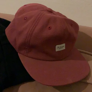 The Hundreds snapback - En rosa The Hundreds snapback !