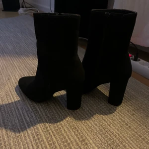 Skor ifrån  New Yorker Strl 39  - Säljer pga kommer inte till användning tyvärr. Men supersköna och snygga! 🌟Köparen står för frakten🌟