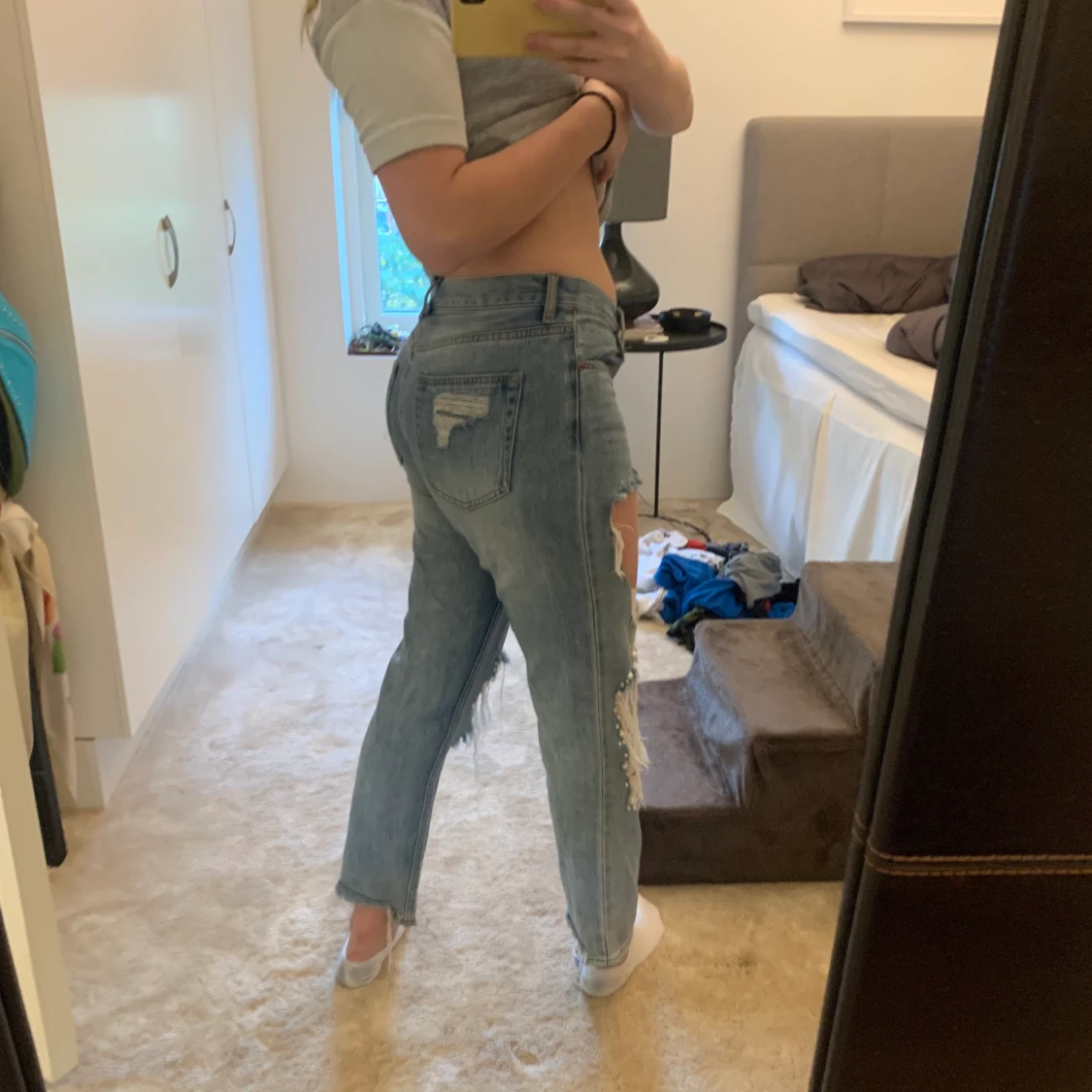 Låg midjade jeans med pärlor  - 90