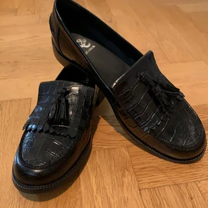 Lackskor - Aldrig använda skor som kommer med kartongen