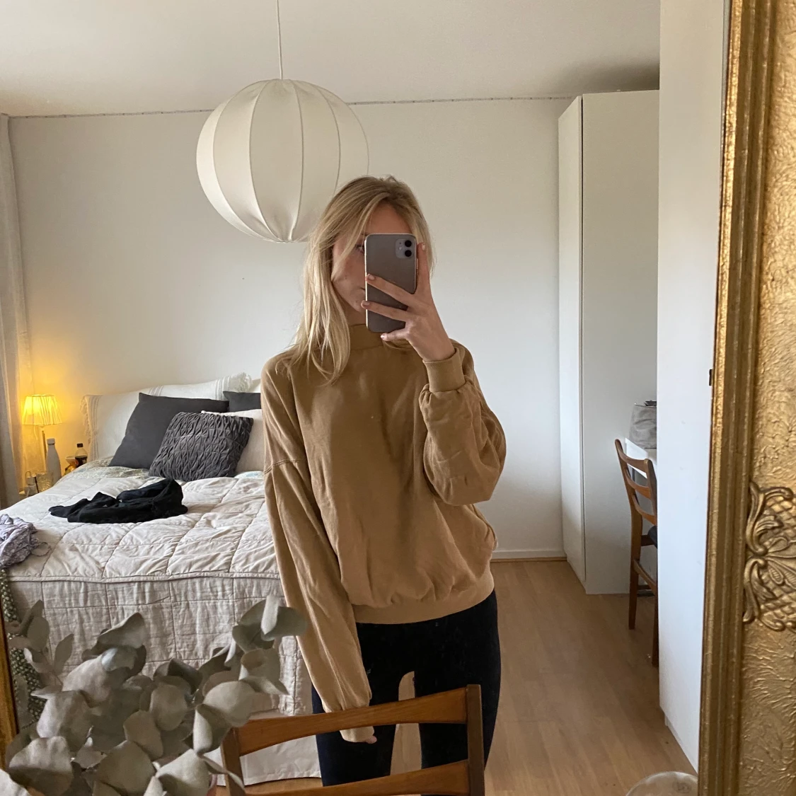 Beige college-tröja med halvpolo