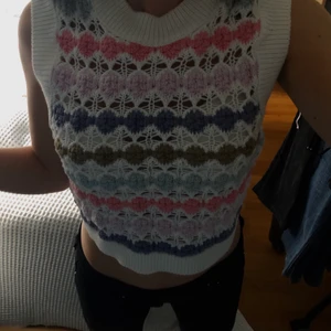 Virkad väst  - Jättefin lite croppad väst från Zara🌸Köparen står för frakten!