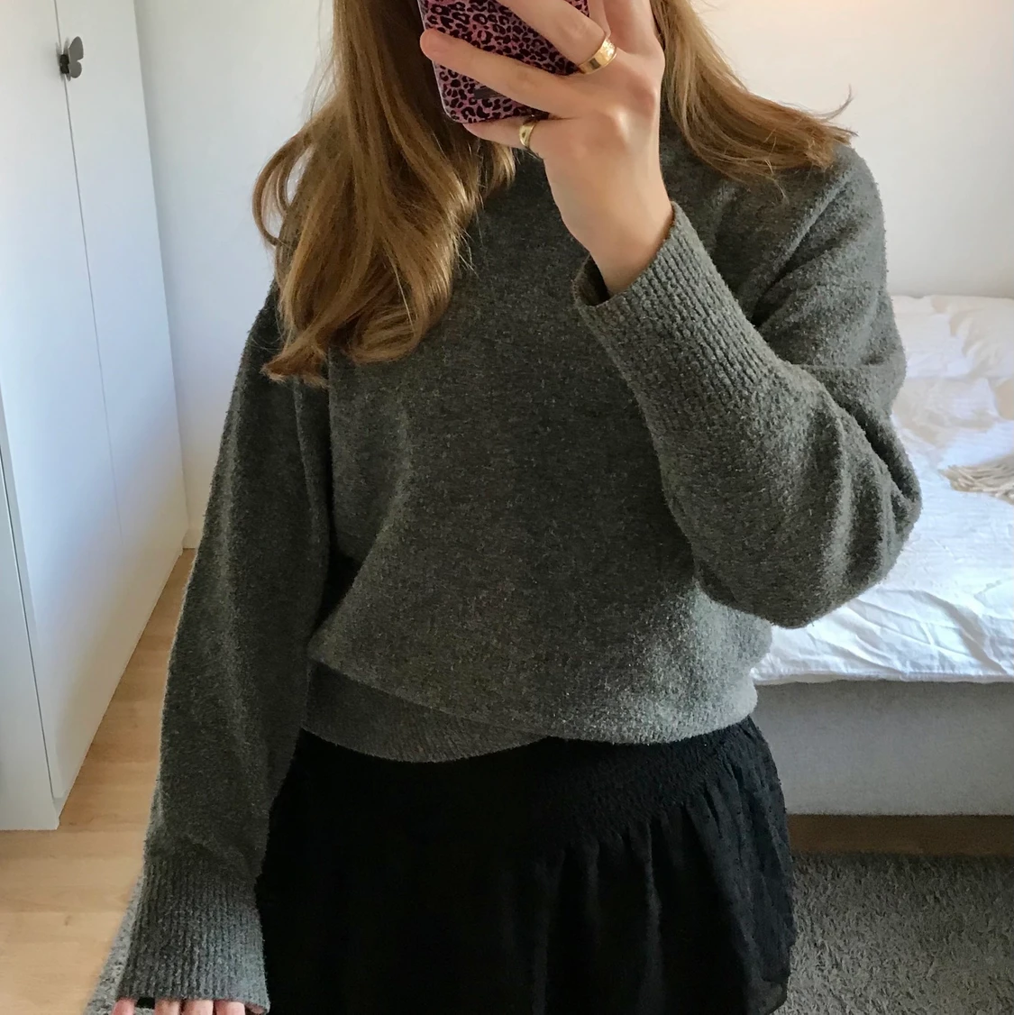 Grå finstickad tröja