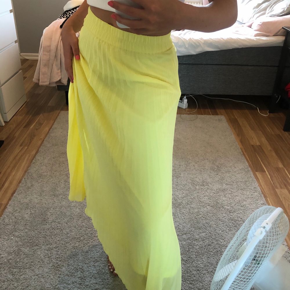 Lång gul kjol - Monki | Plick Second Hand