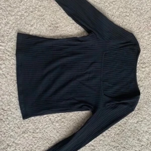 Topp - Superfin topp i storlek XS/S, aldrig använd.