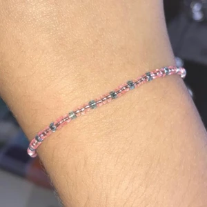 PINK DIAMOND💗 - Ett jättefint armband som är handgjort💕         Skriv för frågor eller fler bilder 🥰
