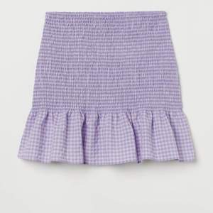 Rutig lila kjol från hm💓aldrig använd. Stolek s men passa mig som har m också 