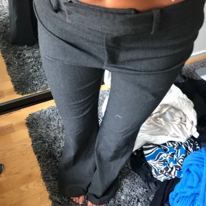 Långa gråa kostymbyxor  - I sitt bästa skick