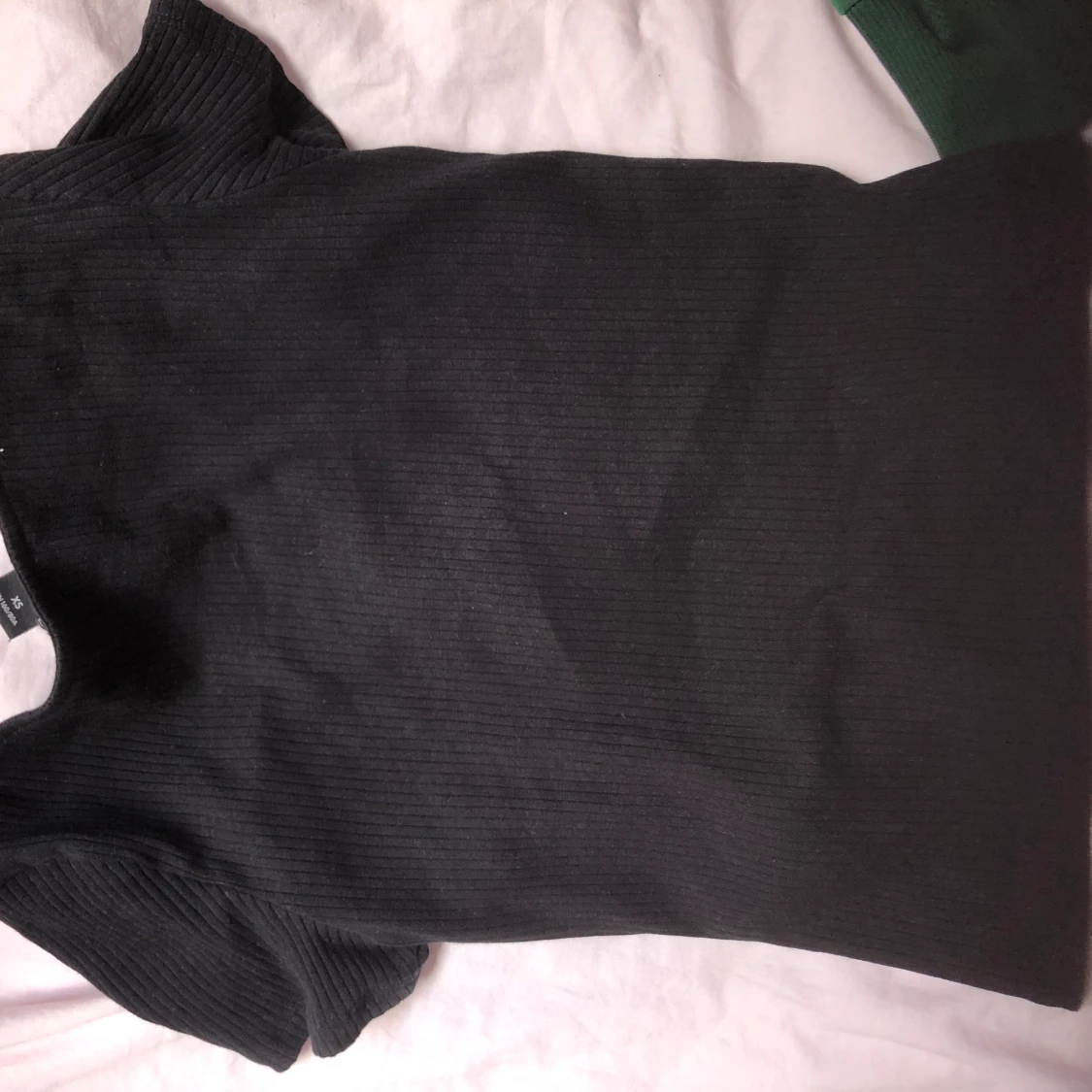 Svart t-shirt med knappar - 90