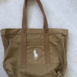 Väska  - Nypris 1000kr, perfekt skick!