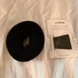 Svarta hårspännen + oanvänd hårdonut - Inplastade hårspännen + en oanvänd hårdonut. Kan hämtas, mötas upp om i närheten eller levereras, men köparen står för frakt. ( endast 12kr frakt ) 