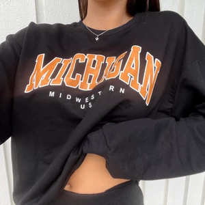 Tröja oversized  - Från shein, oversized men inte lång så den går ner över rumpan. 