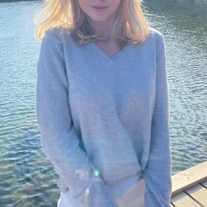 Stickad tröja  - Fin stickad tröja ifrån Vila. I storlek S💗 köparen står för frakten 