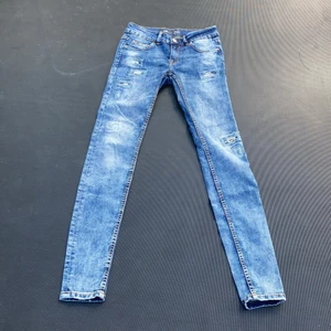 Jeans strl 26 - Säljer dessa för att dom inte kommer till användning.