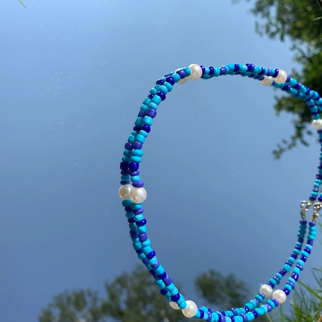 Blått pärlat halsband  - 90