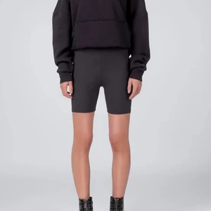 Cykelbyxor från LXA - Cykelbyxor från Linn Ahlborgs märke lxa i färden washed black🖤 storlek S, bara provade! Slutsålda på hemsidan, nypris 300+frakt, mitt pris 120kr+frakt 