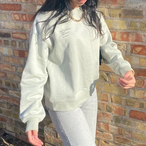 Sweatshirt från H&M  - Skitfin mintgrön tröja från H&M som är använd en gång🤎 buda 