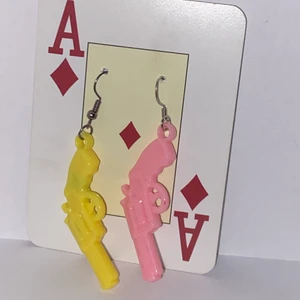 earings guns  - small gun-like plastic earings in yellow and pink! these are super cute and fun, definitely one of my favourite things on sale right now. 