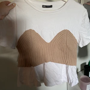 Zara tshirt  - Söt tshirt med insydd del. Använd 1 gång! St S/M