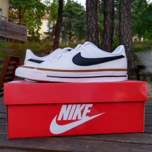 Nike Court Legacy - Oanvända Nikeskor i storlek 38, nypris 550 kr, säljer för 500