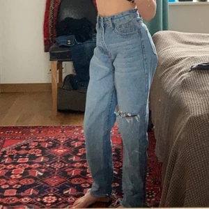 Jeans från shein  - Jeans i fint skick, 96 i längd, 59 i midjan.