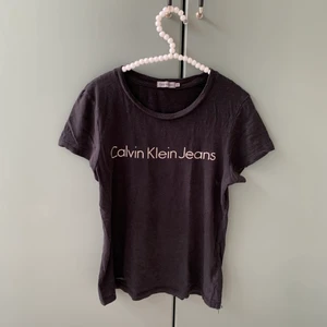 Calvin t-shirt - Svart T-shirt från calvin klein i storlek xs