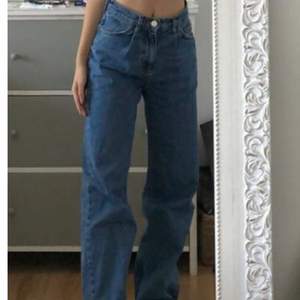Baggy jeans från pull&bear i storlek 36✨