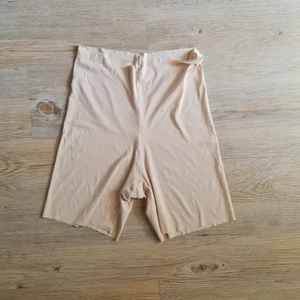 Seamless cykelbyxor - Beiga cykelbyxor som passar perfekt att ha under kjol eller klänning. Kommer från Kappahl och säljs då de inte var rätt storlek för mig. 