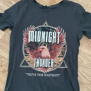 Midnight Thunder t-shirt Strl. XXS - Använd några få gånger, storlek XXS men passar även de som har Xs/S