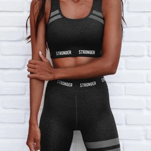Stronger set svart - Ett träningsset från stronger i storlek xs/s köpt i bra skick på plick. Aldrig använd, endast testad. Säljer då det var för litet för mig som är 173. 