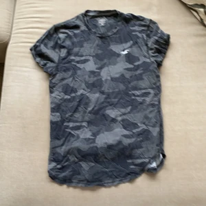 T-Shirt från Hollister - Hollister T-Shirt