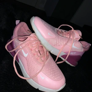 Nike 270  - Säljer nu mina super fina rosa Nike 270 pga dom är försmå. Har endast användas 2 gånger 